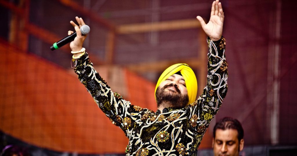 Daler Mehndi performing live on stage before the Kunjapuri Fair controversy