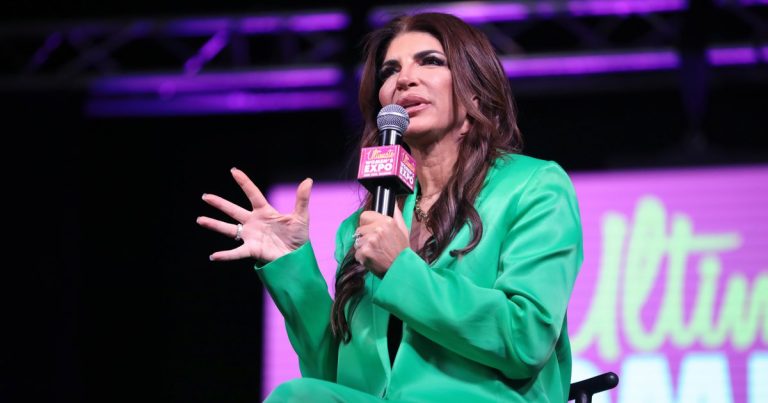 Teresa Giudice speaking with attendees at the 2023 Arizona Ultimate Women's Expo in Phoenix